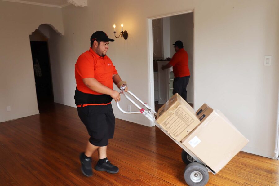 Cross Country Movers packing the client's belongings