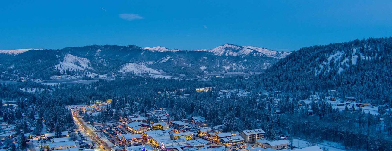 Aerial view of Leavenworth, Washington at twilight